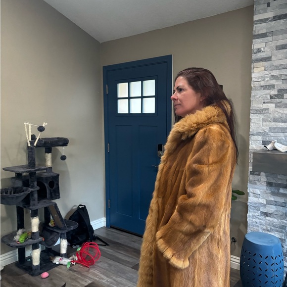 Stylish Faux Fur Coat with Black Top - Picture 3 of 4